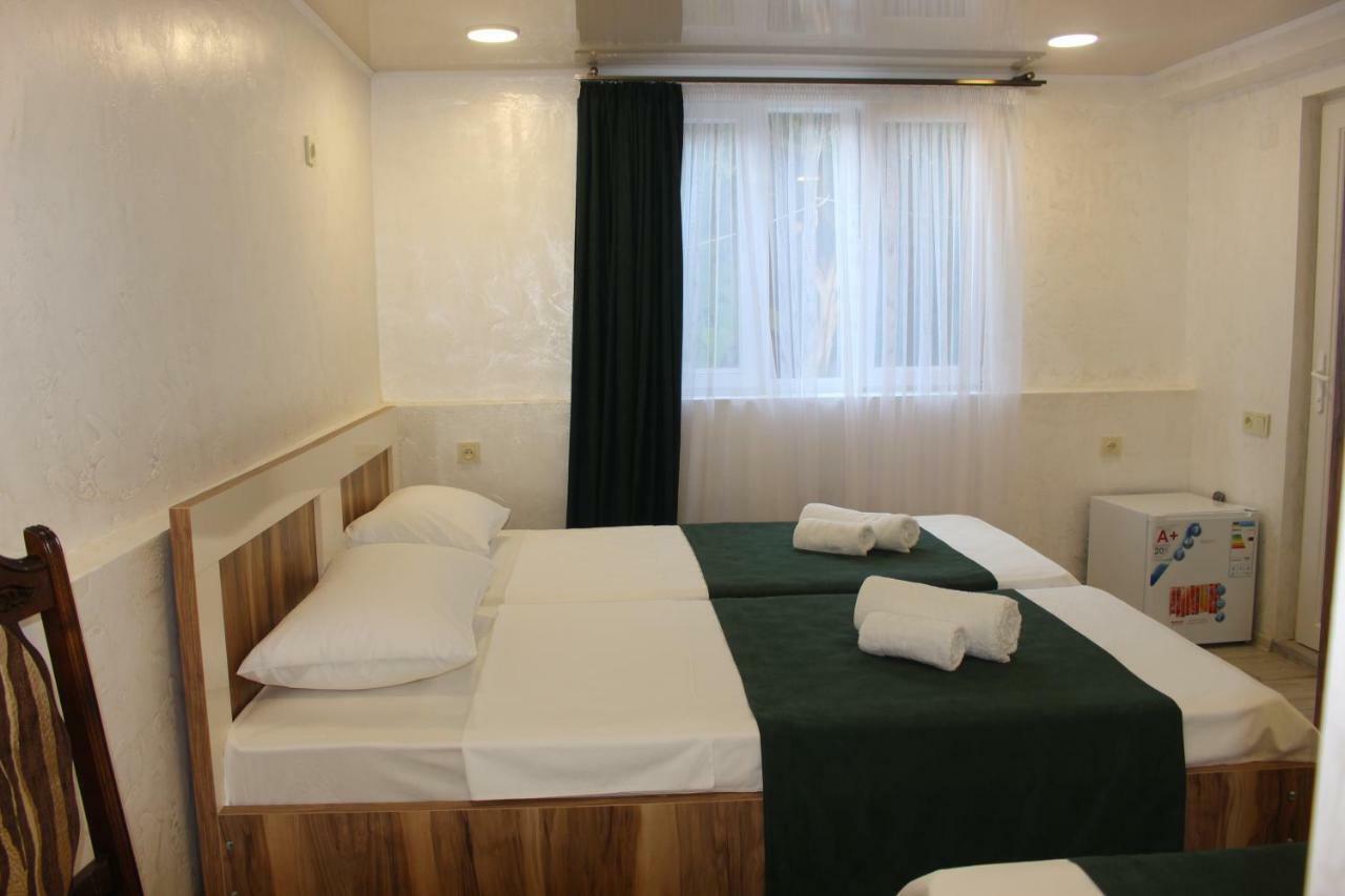 Greenview Guesthouse Batumi Exterior foto